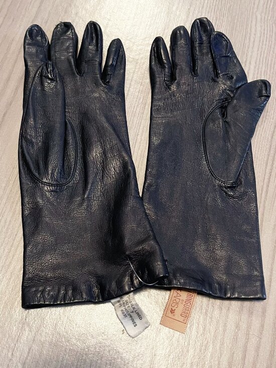 Aris Accessories - Vintage Aris Isotoner Women's Black Leather Driving Gloves Silk Lined Size 7